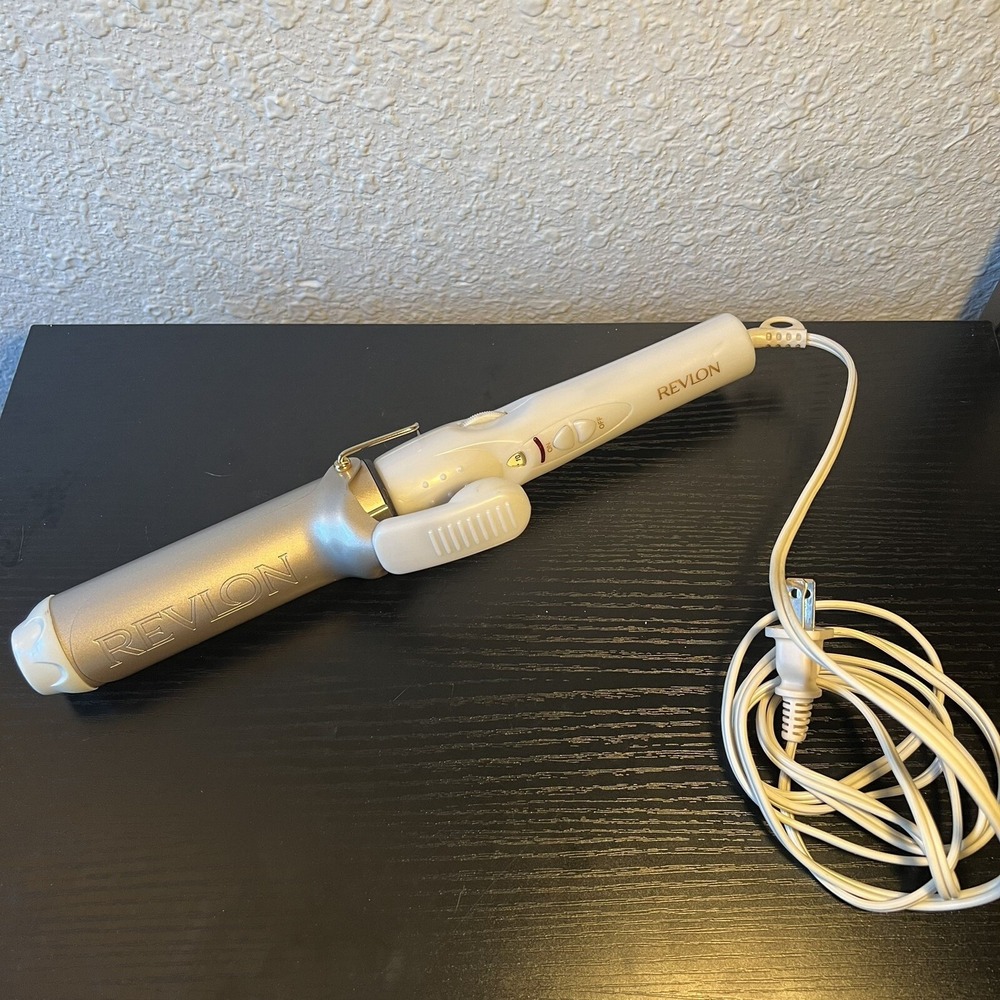 Revlon Perfect Heat Triple Ceramic Curling Iron 1 1/2 Inch Barrel‎ RV050